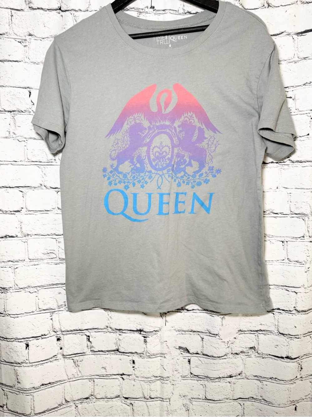 Time & Tru. Gray graphic Tshirt. Size S
